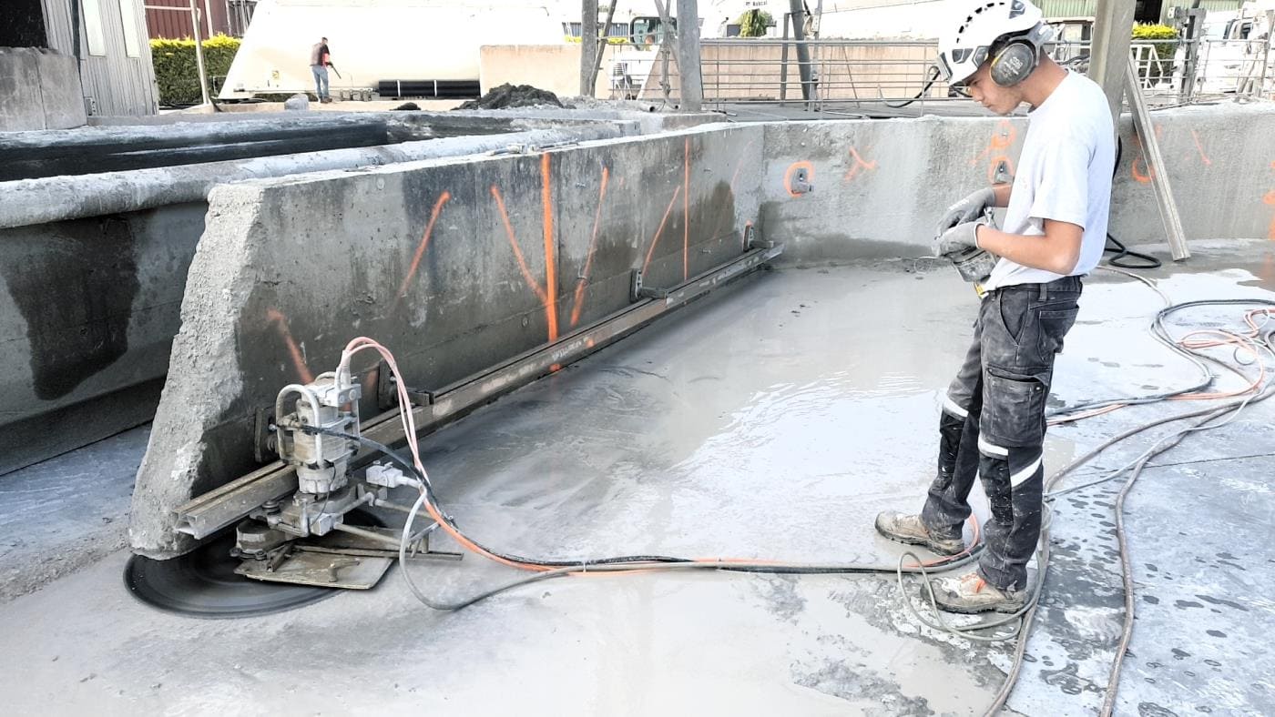 Scie circulaire professionnelle pour une découpe nette sur chantier